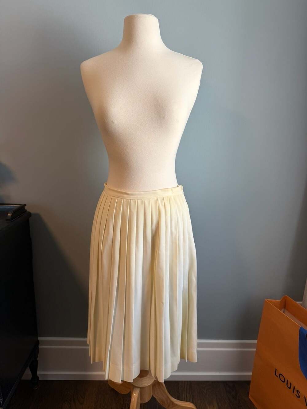 Vintage ILGWU Pleated Skirt Cream Ivory Midi Length Button Zip